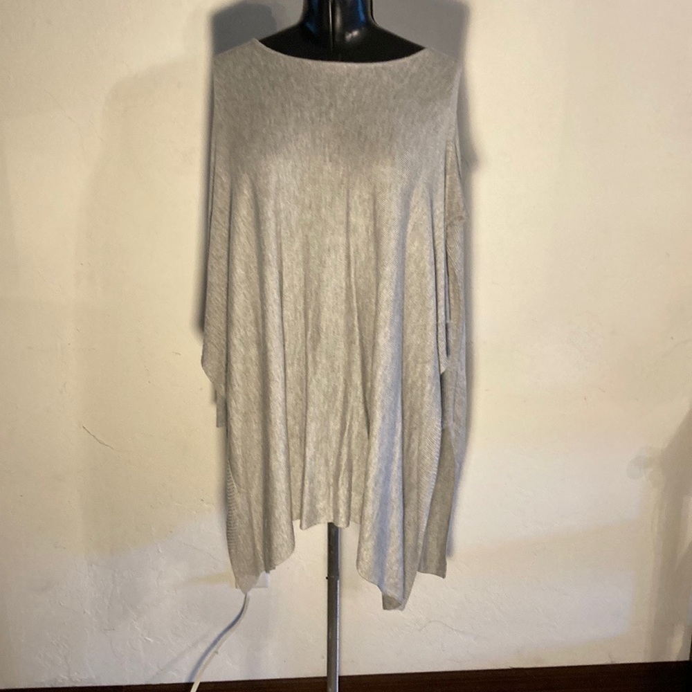 Women’s Romeo & Juliet Couture Black S/M with long sleeves poncho